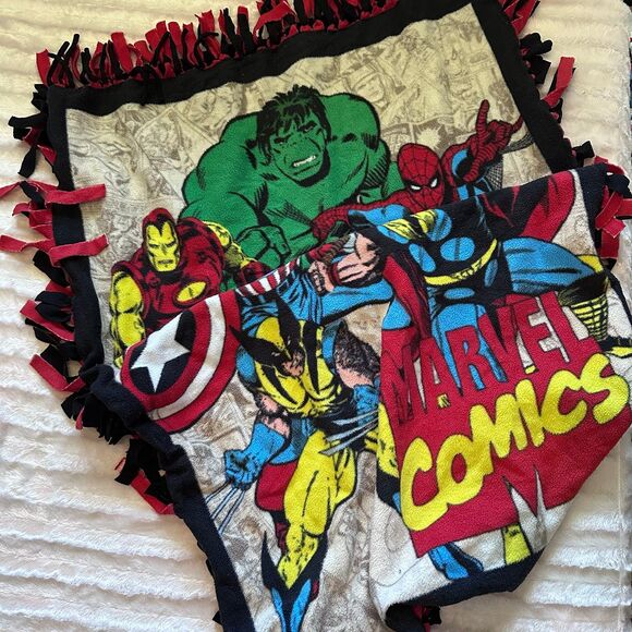 Kid’s Marvel Throw Blanket - Picture 1 of 4